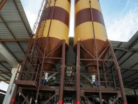 Silos de l'usine GEP de Jbel El Ouest, à Zaghouan